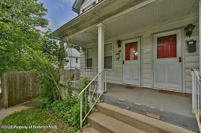 Photo - 819 Delaware St