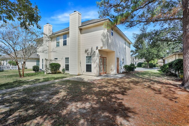 Photo - 3 bedroom 2.5 bath townhome in Carriage Sq...