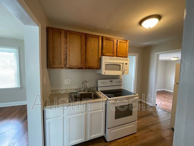 Photo - 1551 N Hanley Rd
