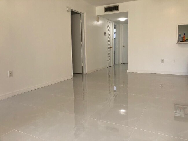 1551 NE Miami Gardens Dr Apartments - Image 