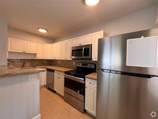 Building Photo - 925 NE 17th Ave Unit 5 Rental