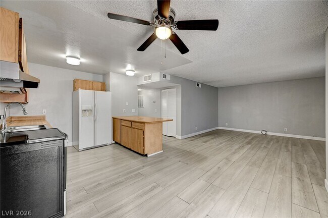 Building Photo - 1305 Kari Lee Ct