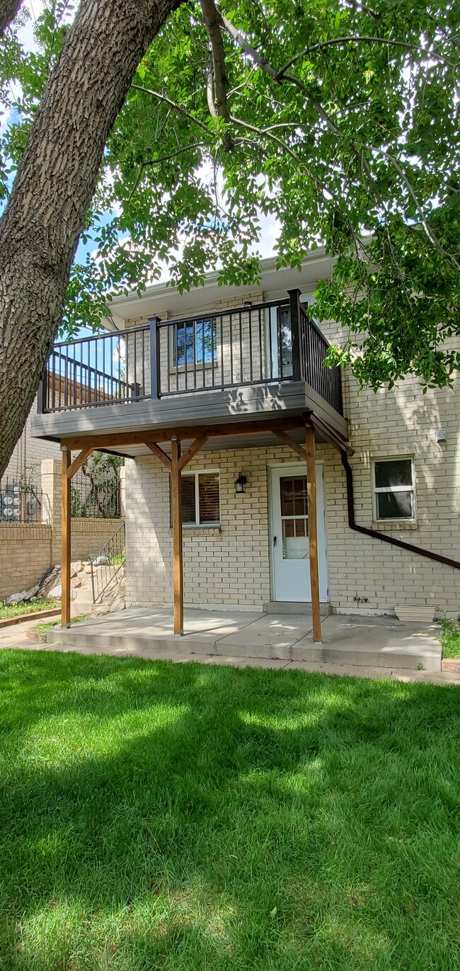 Patio and Entry Door - 512 Washington Ave Apartments Unit 1