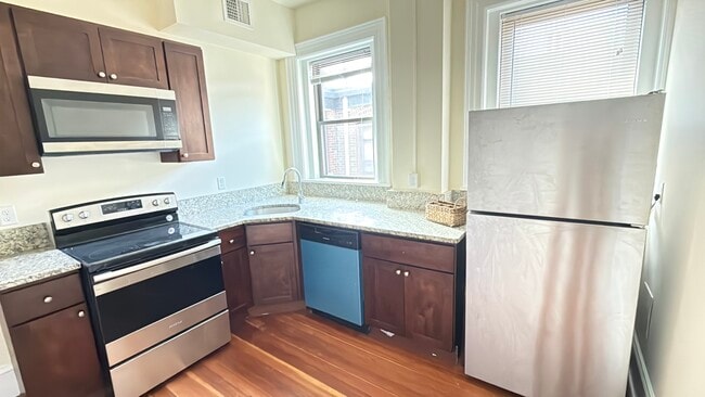 1563 Beacon St Unidad 43A