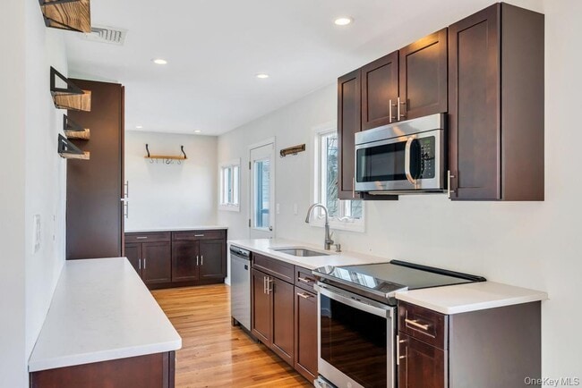 Photo - 3685 Prairie Path