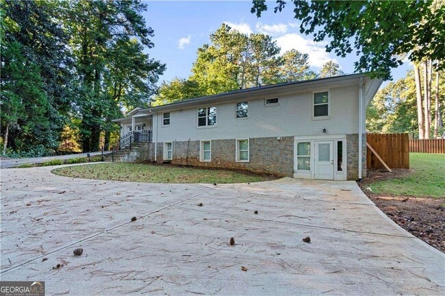 Building Photo - 1841 Gainsborough Dr