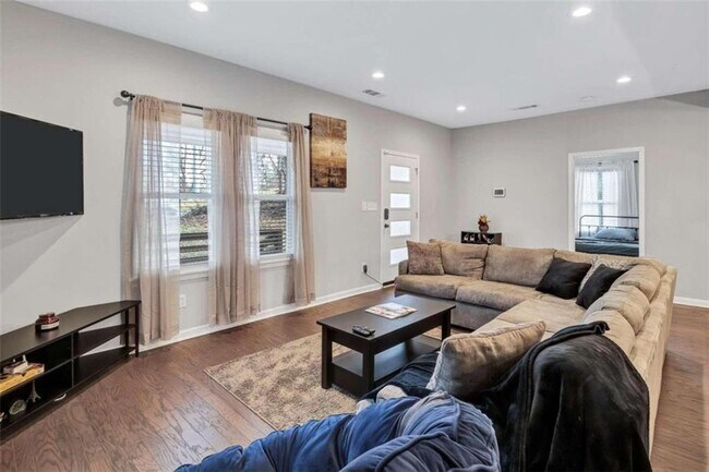 Photo - 124 Fairfield Pl NW