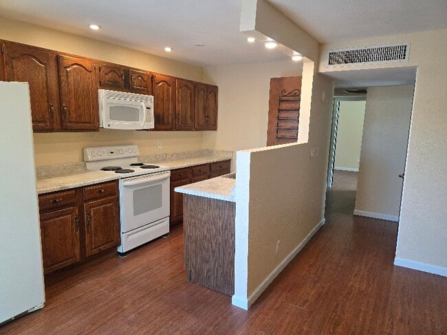 Building Photo - 3010 N Edith Blvd Rental