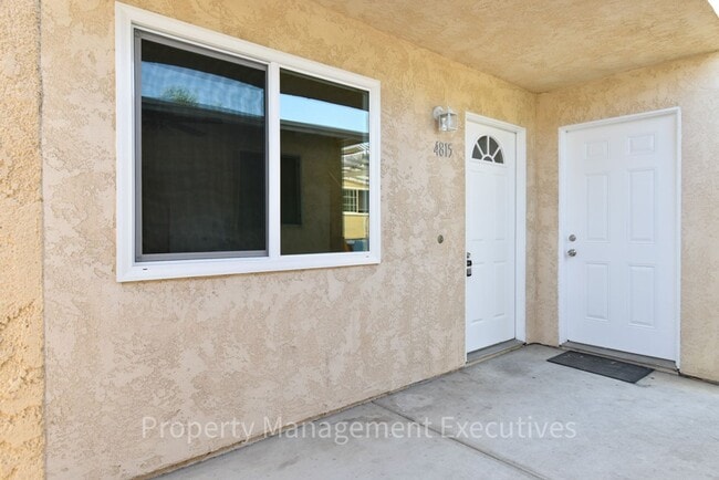 Photo - 2 Bed, 2 Bath Townhome with Garage & Bonus Room Unit 4815 Narragansett Ave