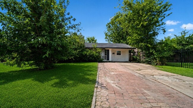 Building Photo - 5242 Greylog Dr