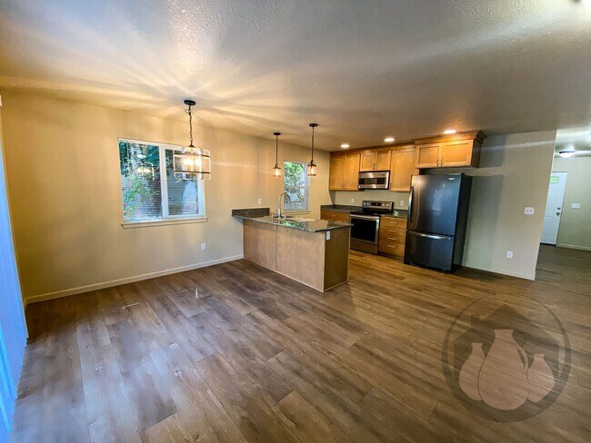 Photo - Willamina Duplex Unidad B