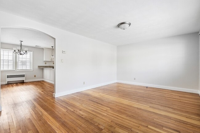 Photo - 1800 River St