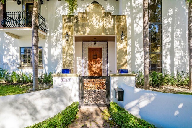 Photo - 2942 SW 4th Ave