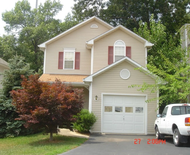 Building Photo - Single Family Home on Quite Cul-De Sac Now Available in Upland Square