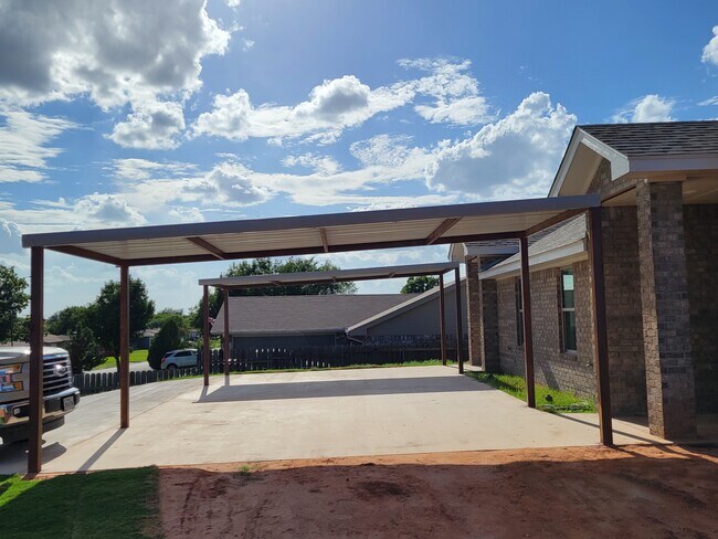 Cochera - 1506 Hursh Ave Unidad B