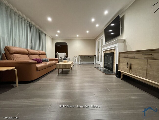 3017 Mason Ln