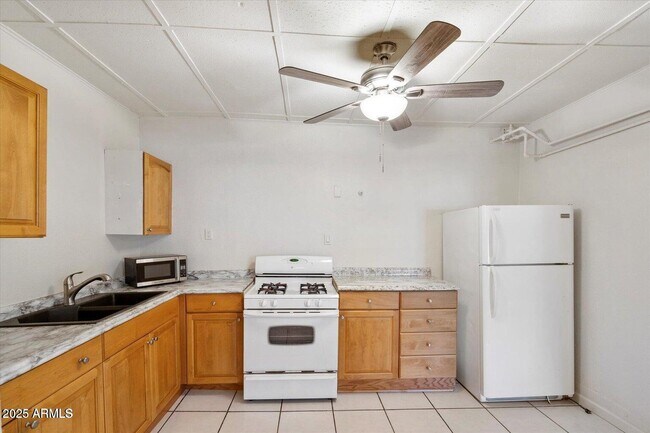 Photo - 126 N 10th Ave Unidad 2