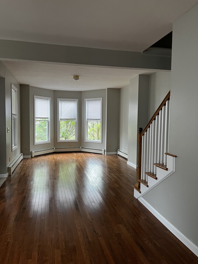 Building Photo - 12 Beacon St Unit 12 Rental