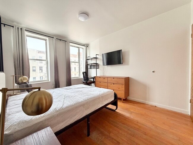 Photo - 1993 3rd Ave Unidad 3