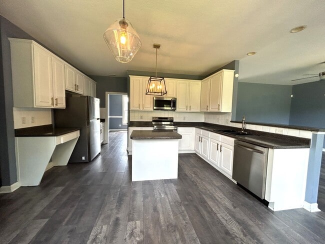 Photo - Welcome to River Hills!