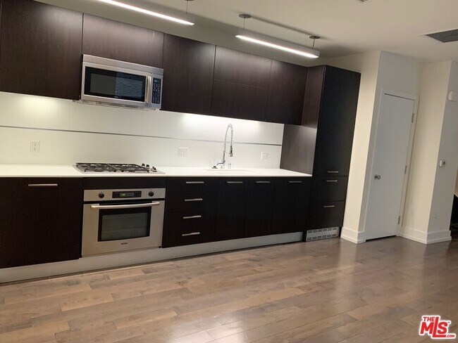 Photo - 727 W 7th St Unidad 701 Rental