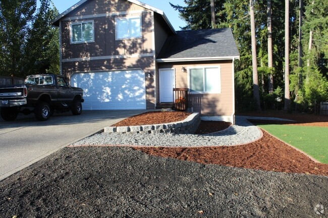 Building Photo - 1322 Lidstrom Rd SE Rental