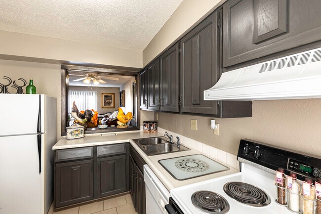 2BR, 1,5BA - 1485SF - Village Park at Rockborough