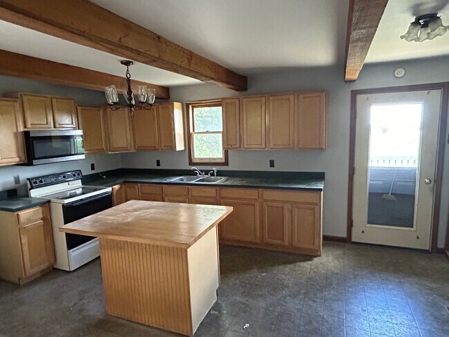 Photo - 359 Truce Rd