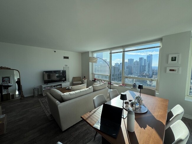 Photo - 33 W Ontario St Unidad 24G