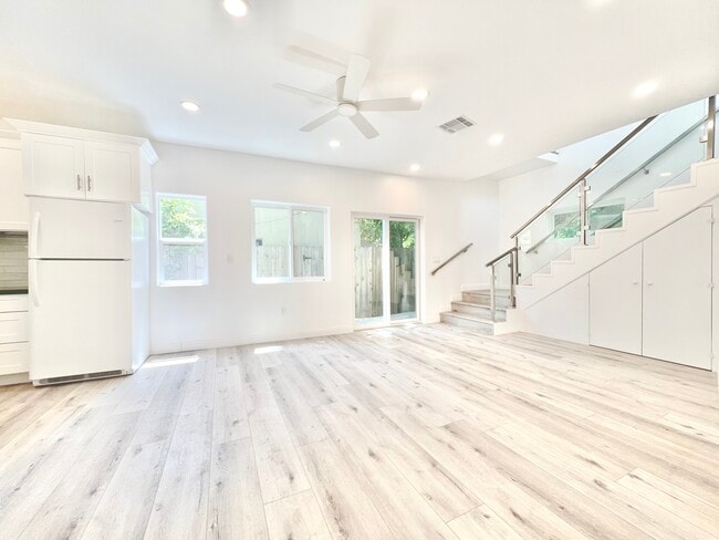Building Photo - 2041 Linnington Ave Unit 2041 Rental