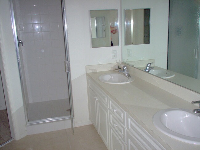 Master Bathroom - 960 Starkey Rd Unit 3302