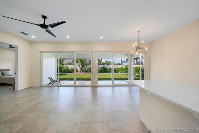 176 NW Bentley Cir
