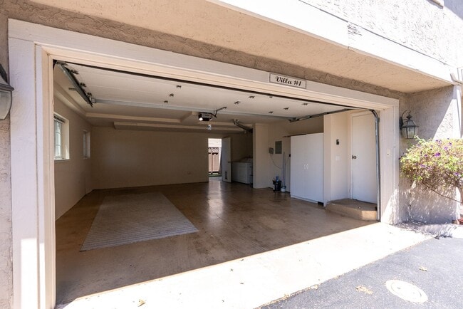 Photo - Excellent Santa Clara Location! Open Floor Plan! Granite Counters!