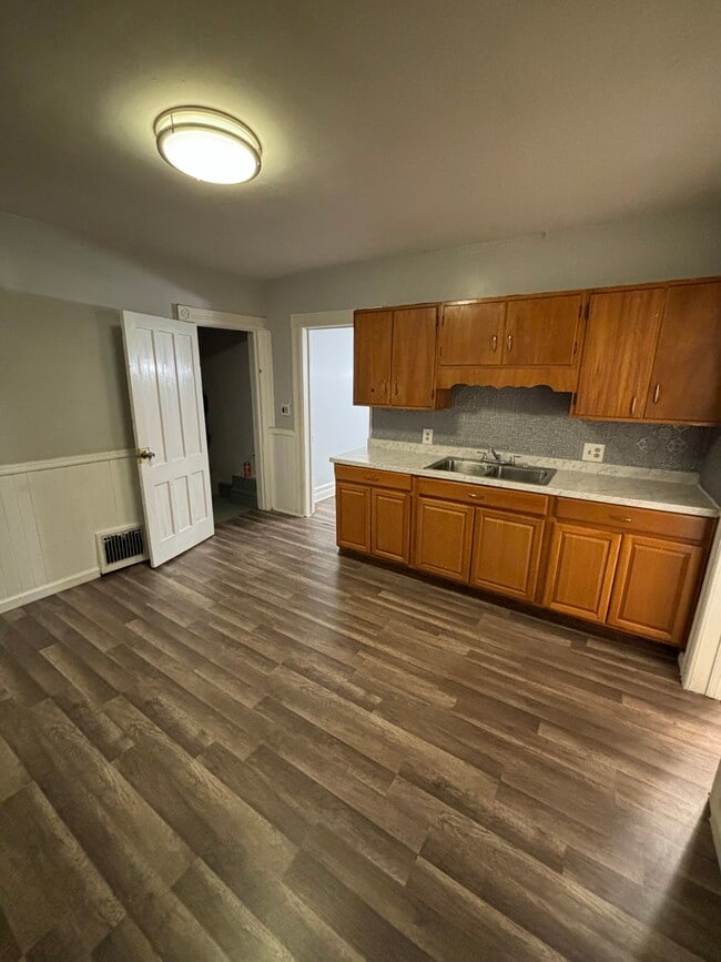 Building Photo - 1218 City St Unit #2