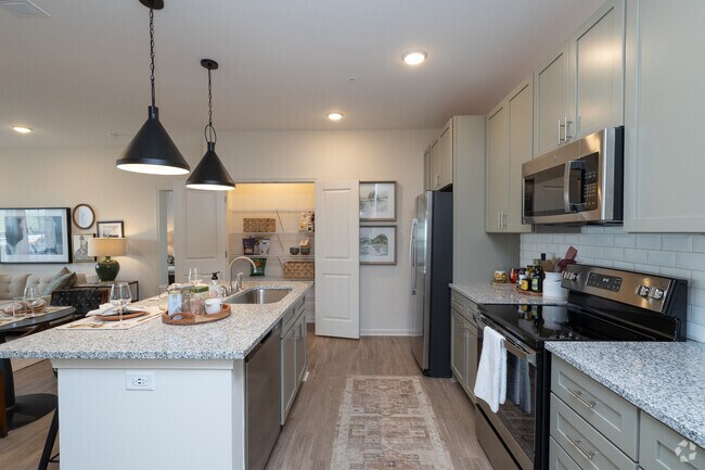 2BR, 2BA - 1,021SF - Kitchen - The Summit Hendersonville