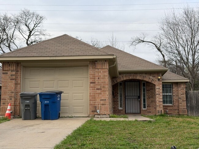 Building Photo - 3323 Mingo St