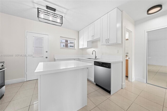 1300 Lincoln Rd Unit D204