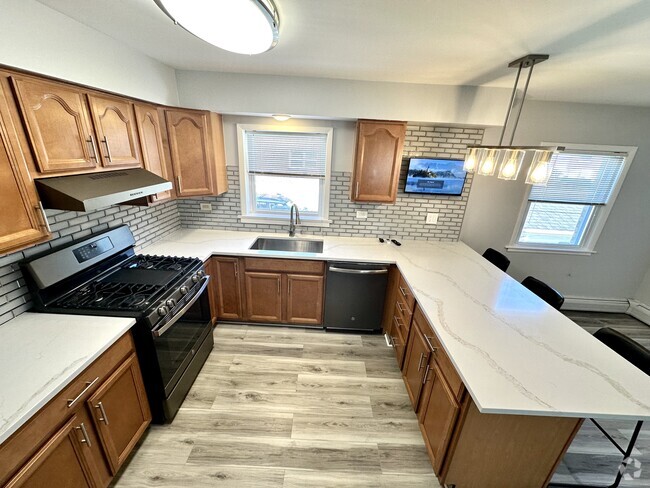 Building Photo - 671 56th St Unit First Floor Rental
