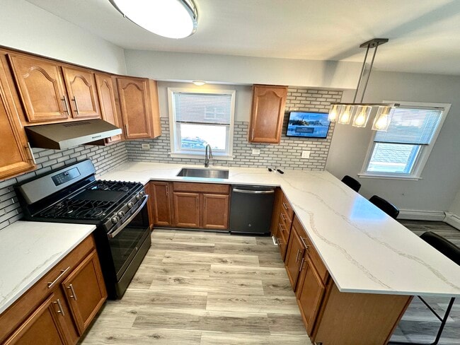 Building Photo - 671 56th St Unit First Floor Rental
