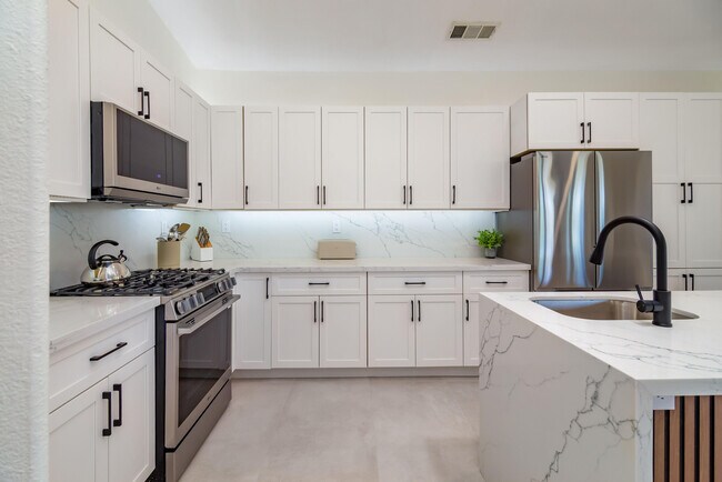 67568 S Laguna Dr