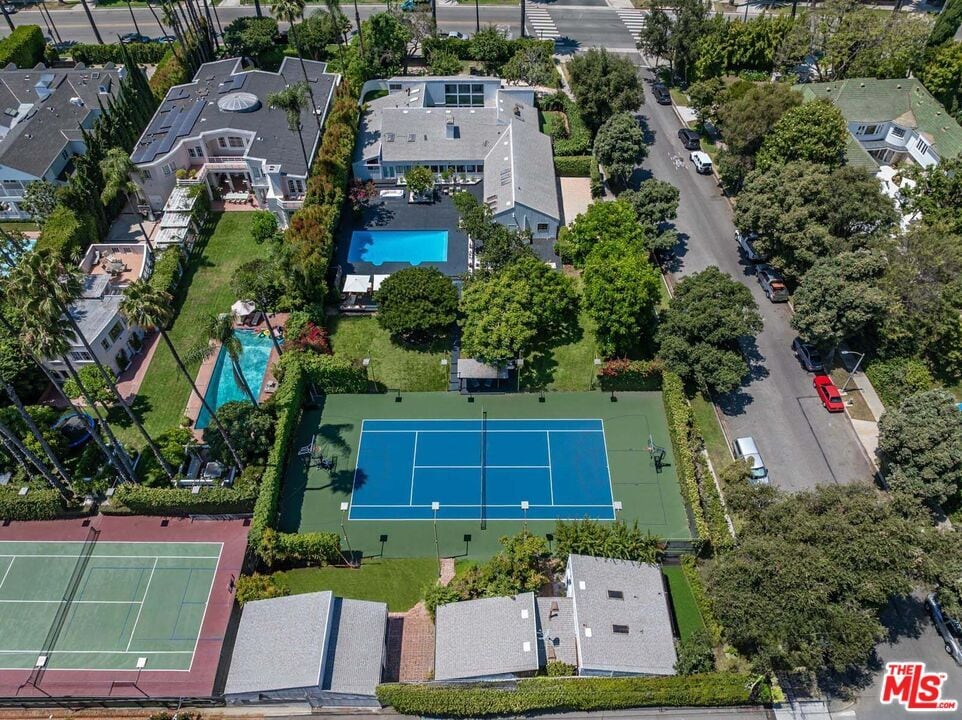 Photo - 624 N Beverly Dr