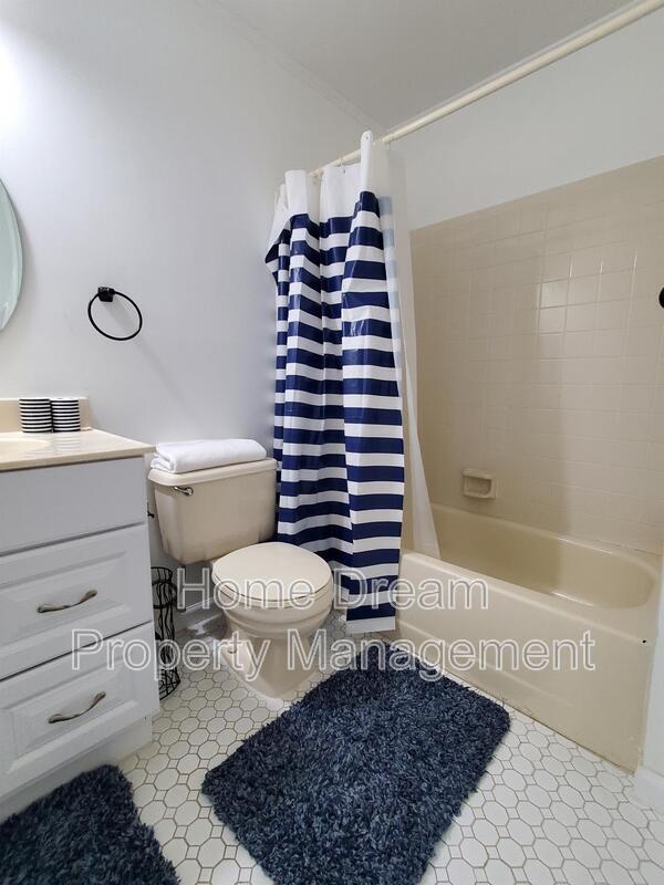 Photo - 11 Endicott Ln