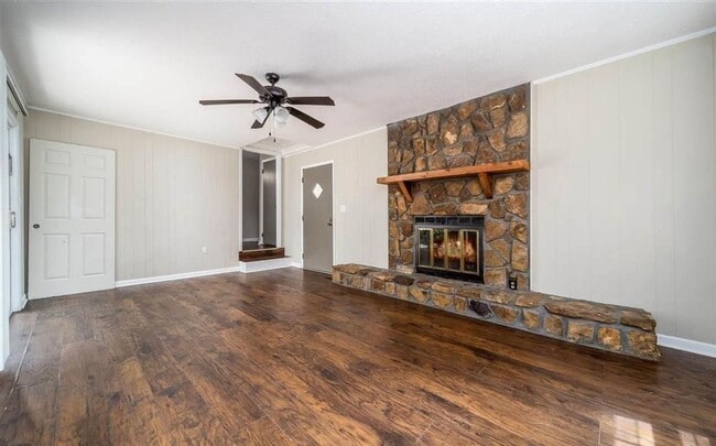 Photo - 4 bed & 2.5 bath with a pool