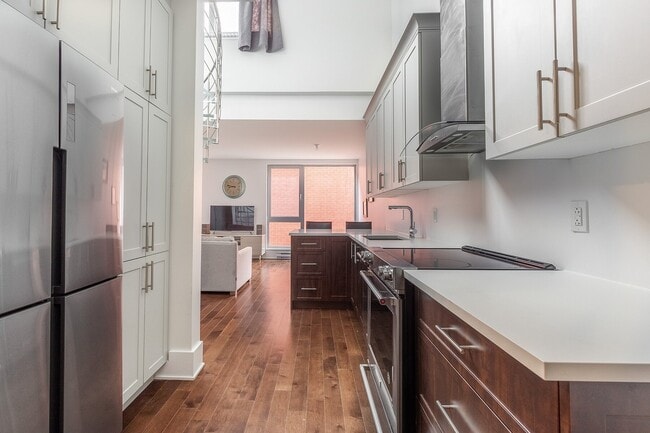 Building Photo - 1265 Rue Saint-André Unit 303