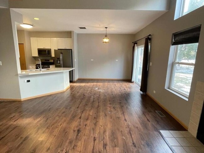 Photo - 458 Landmark Ave