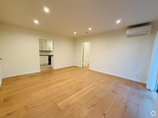 Building Photo - 517 Pier Ave Unit #2 Rental