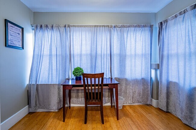 Photo - 902 Marquette Ave NW