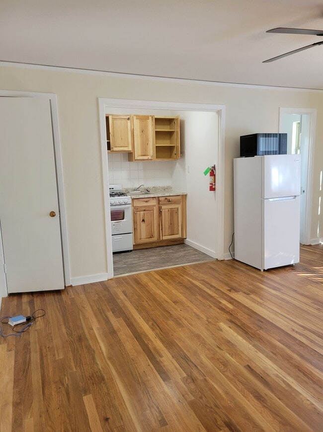 Building Photo - Affordable Studio Apartments in Los Alamos... Unit 27
