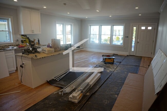 Photo - Newly Constructed 5bed, 3 bath apartment in Brighton - great value!