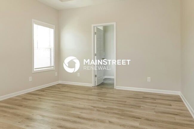 Photo - 3 Bedroom Pet-Friendly Home in Spring Hill, TN with Main Street Renewal